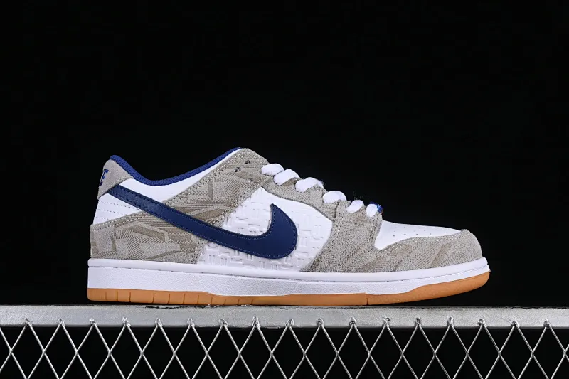 All Categories Nk SB Dunk Series Nk SB Dunk Low Low-top sneakers Cost-effective version Rayssa Leal x Nk SB Dunk Low Brazilian skateboarding goddess joint model SB low-top casual sneakers FZ5251-001
